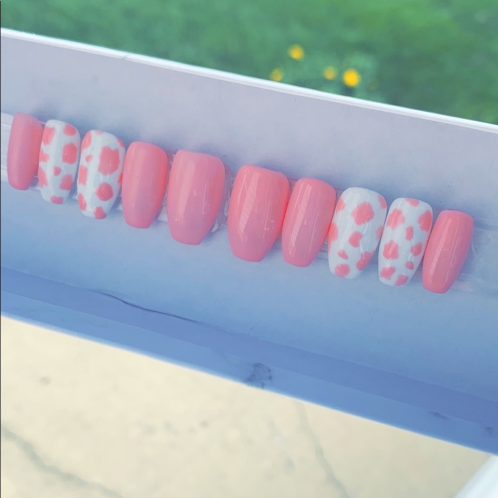 custom press on nails